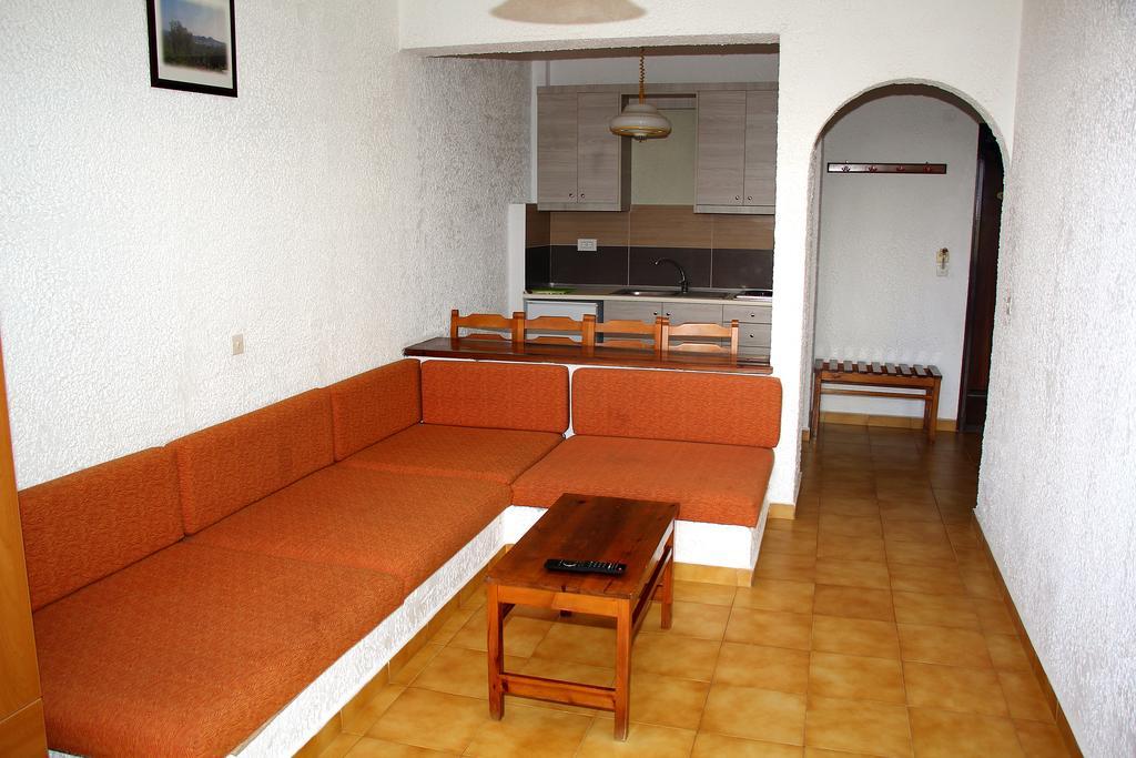 Karavos Hotel Apartments Archangelos  Cameră foto