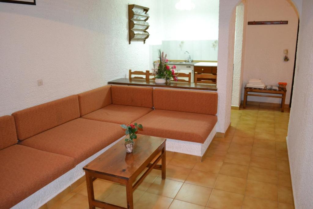Karavos Hotel Apartments Archangelos  Cameră foto