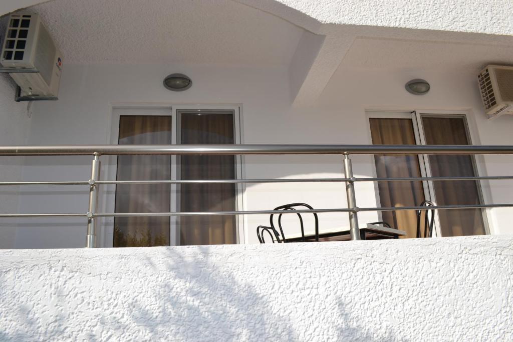 Karavos Hotel Apartments Archangelos  Exterior foto